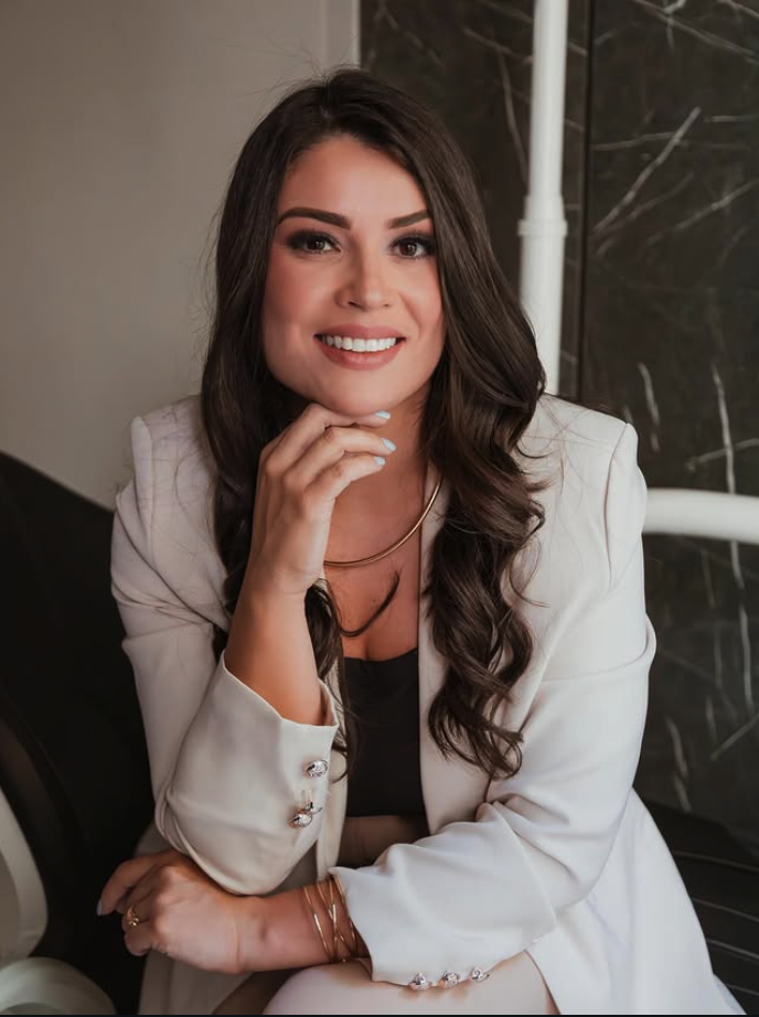 Dra. Renata Andrade - Cirurgi&atilde;-Dentista
